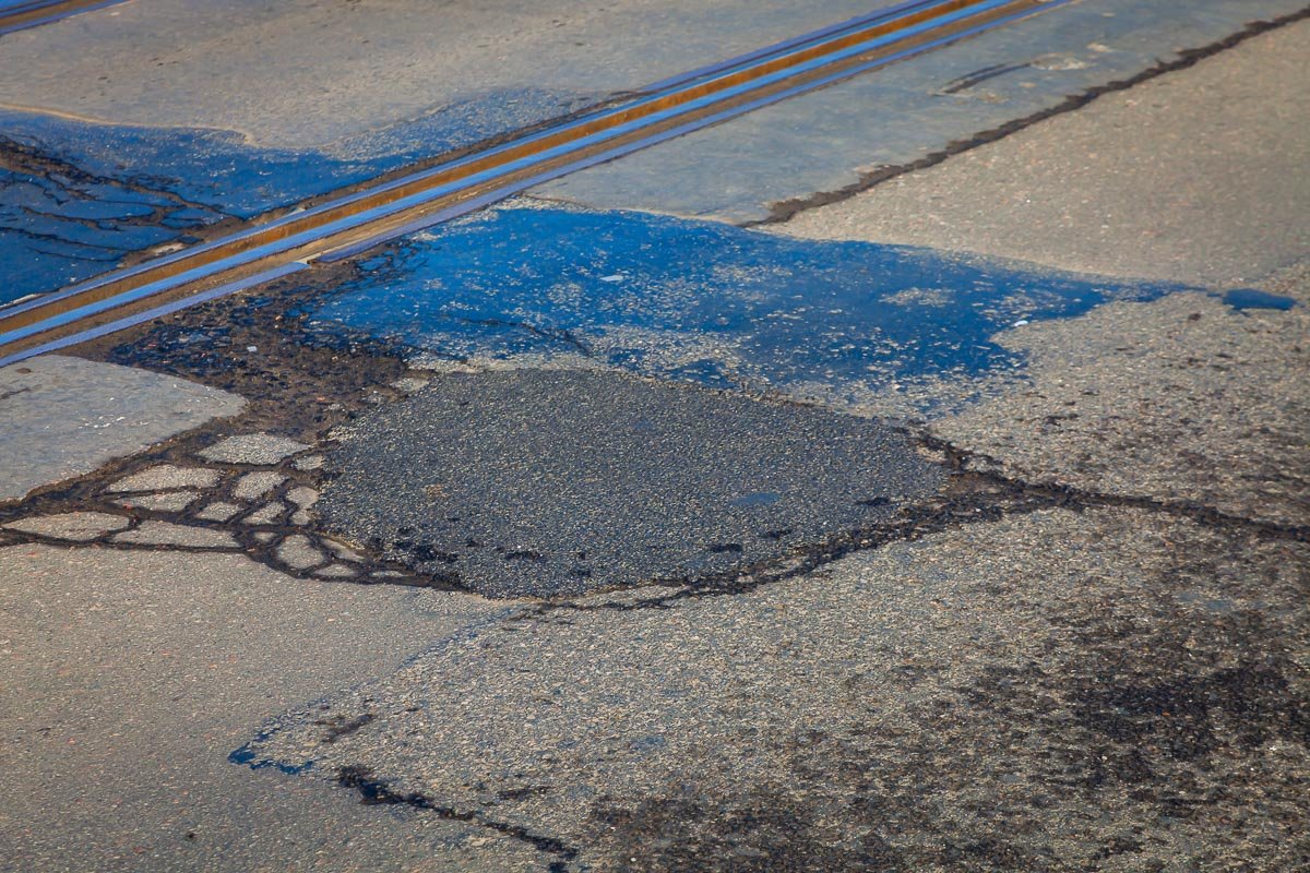 Дождались: дороги на Новом и Кайдакском мостах починили, но это ненадолго 13