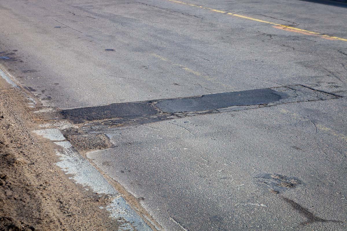 Дождались: дороги на Новом и Кайдакском мостах починили, но это ненадолго 16