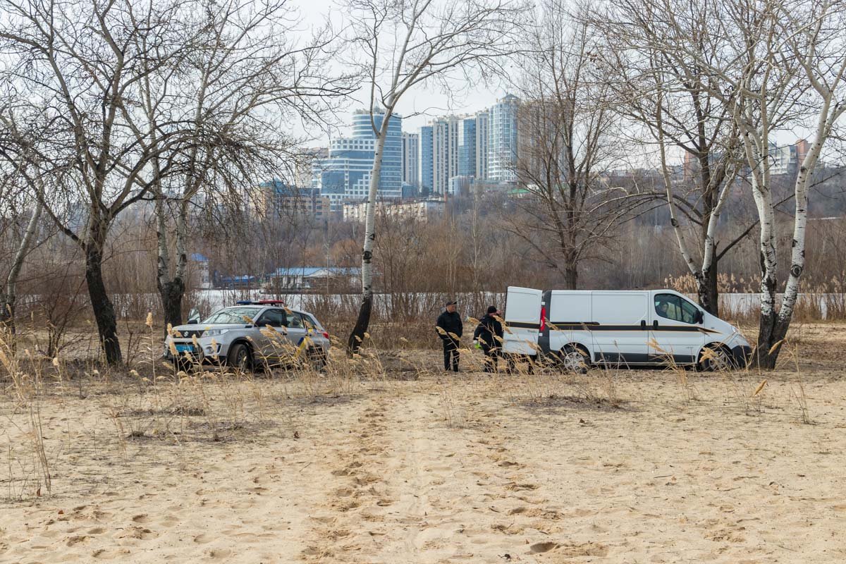 Возле Монастырского острова обнаружили мертвого мужчину Возле Монастырского острова обнаружили мертвого мужчину