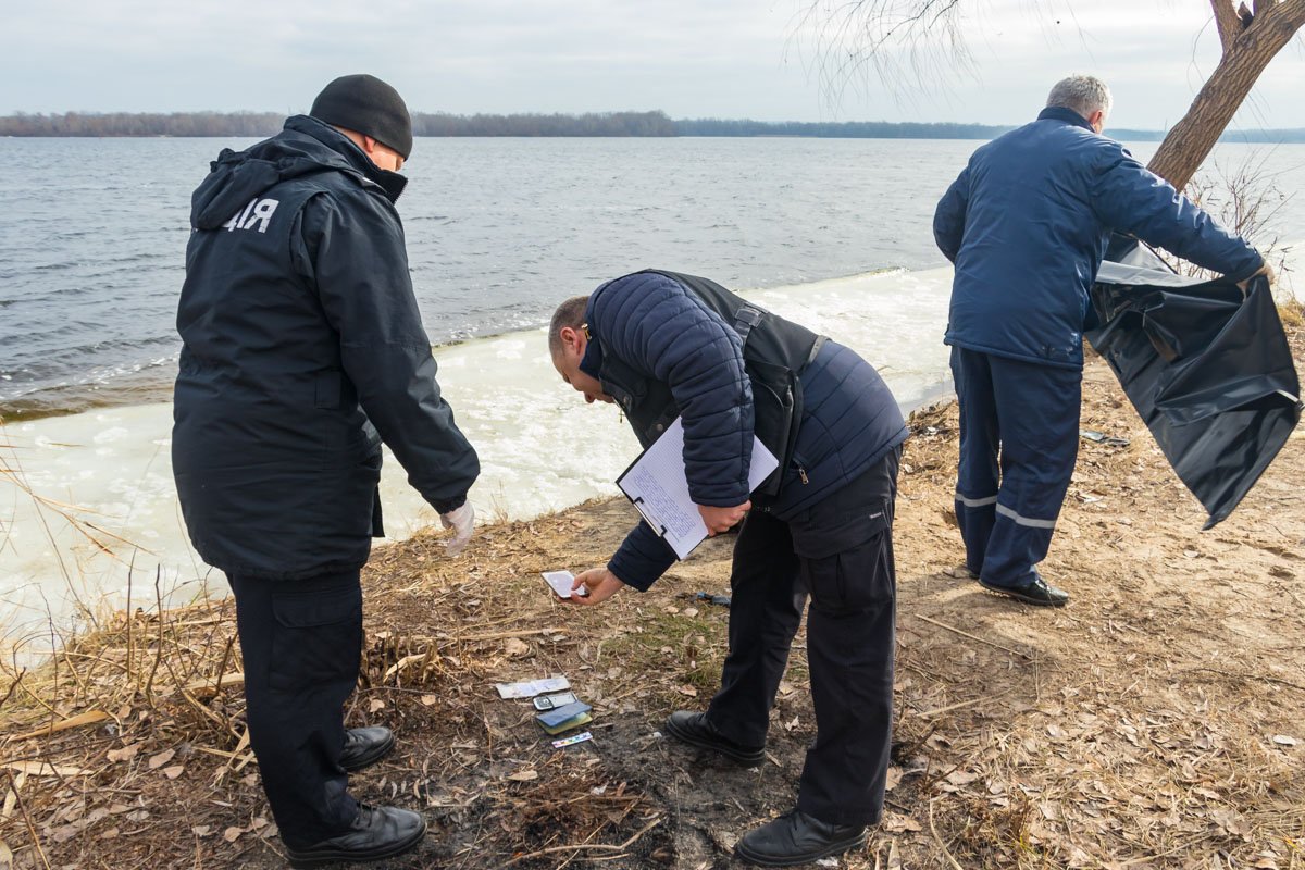 У погибшего при себе паспорт и мобильный телефон У погибшего при себе паспорт и мобильный телефон