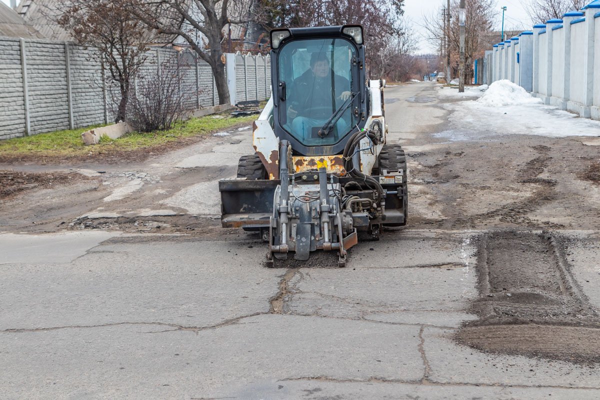 Завтра ямы планируют засыпать