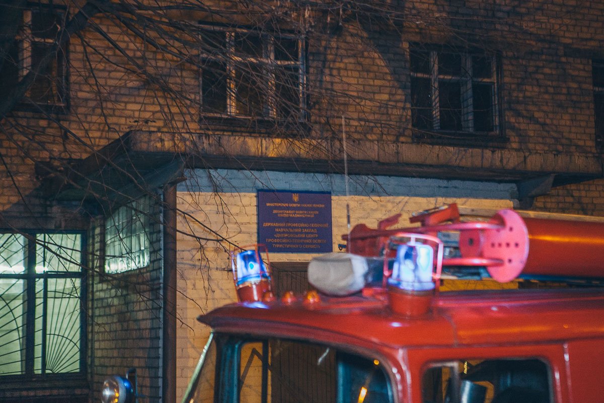 На месте работали спасатели 3 и 18 пожарно-спасательных частей На месте работали спасатели 3 и 18 пожарно-спасательных частей