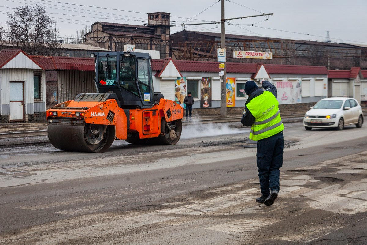 Ремонт дороги возле ДЗМО