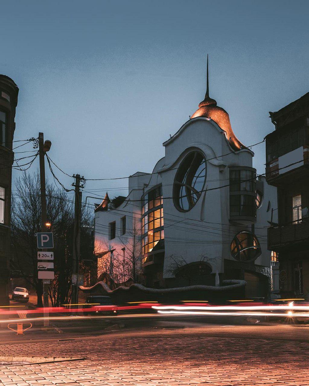 Фрик в мире архитектуры. Фото: artemlazarev_ph