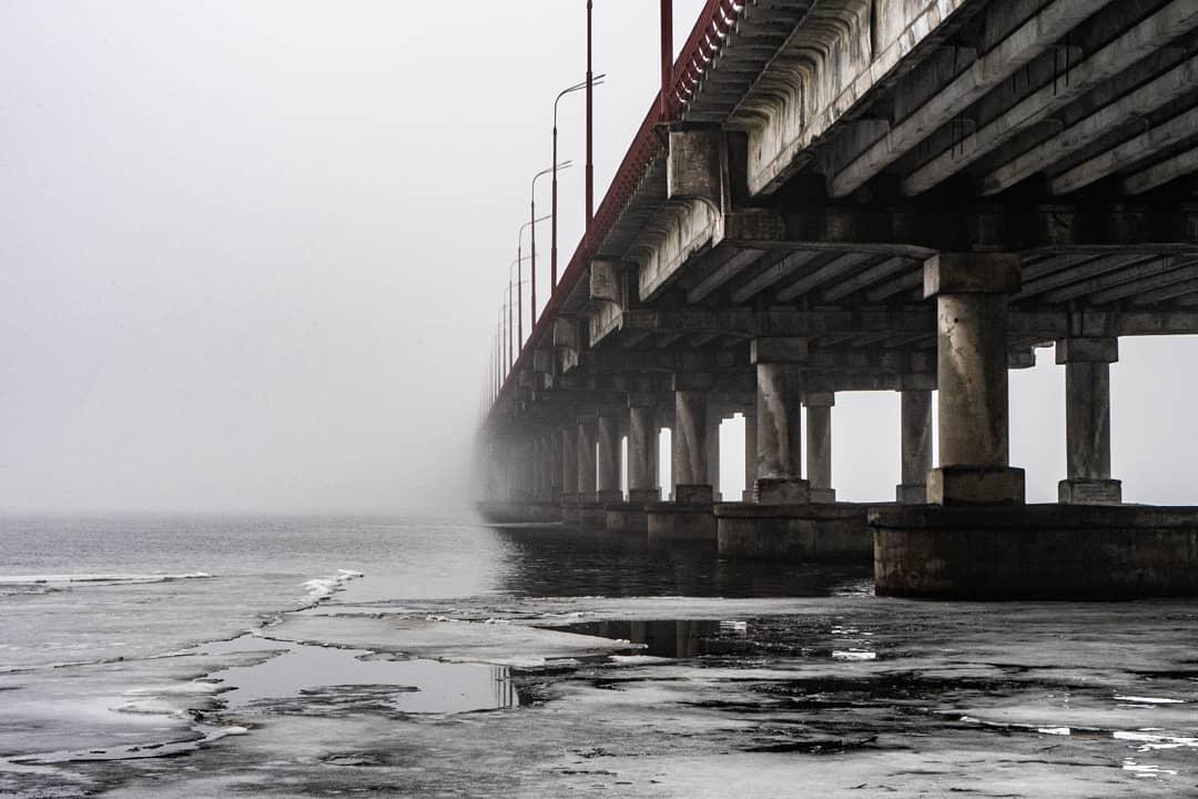 Мост через туман. Фото: nikitashimaytes