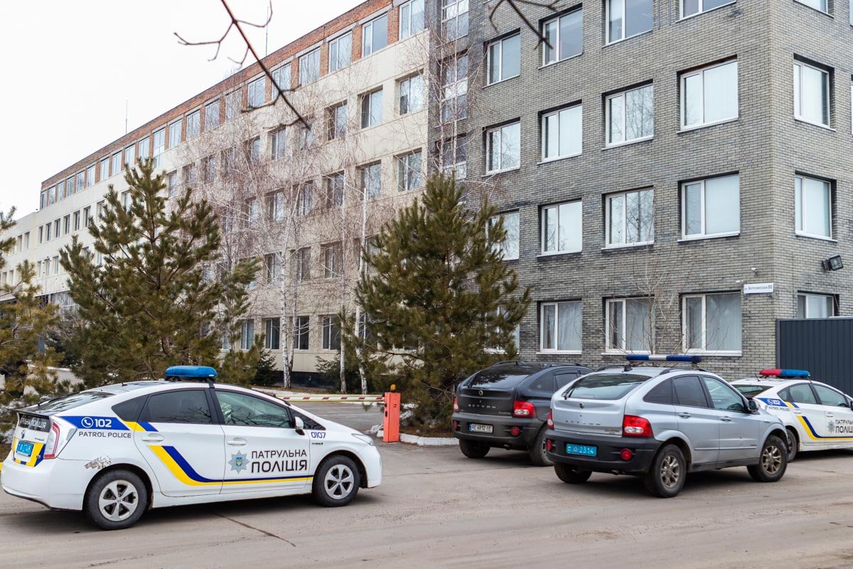 Правоохранители выясняют все подробности произошедшего и устанавливают личности нападавших Правоохранители выясняют все подробности произошедшего и устанавливают личности нападавших