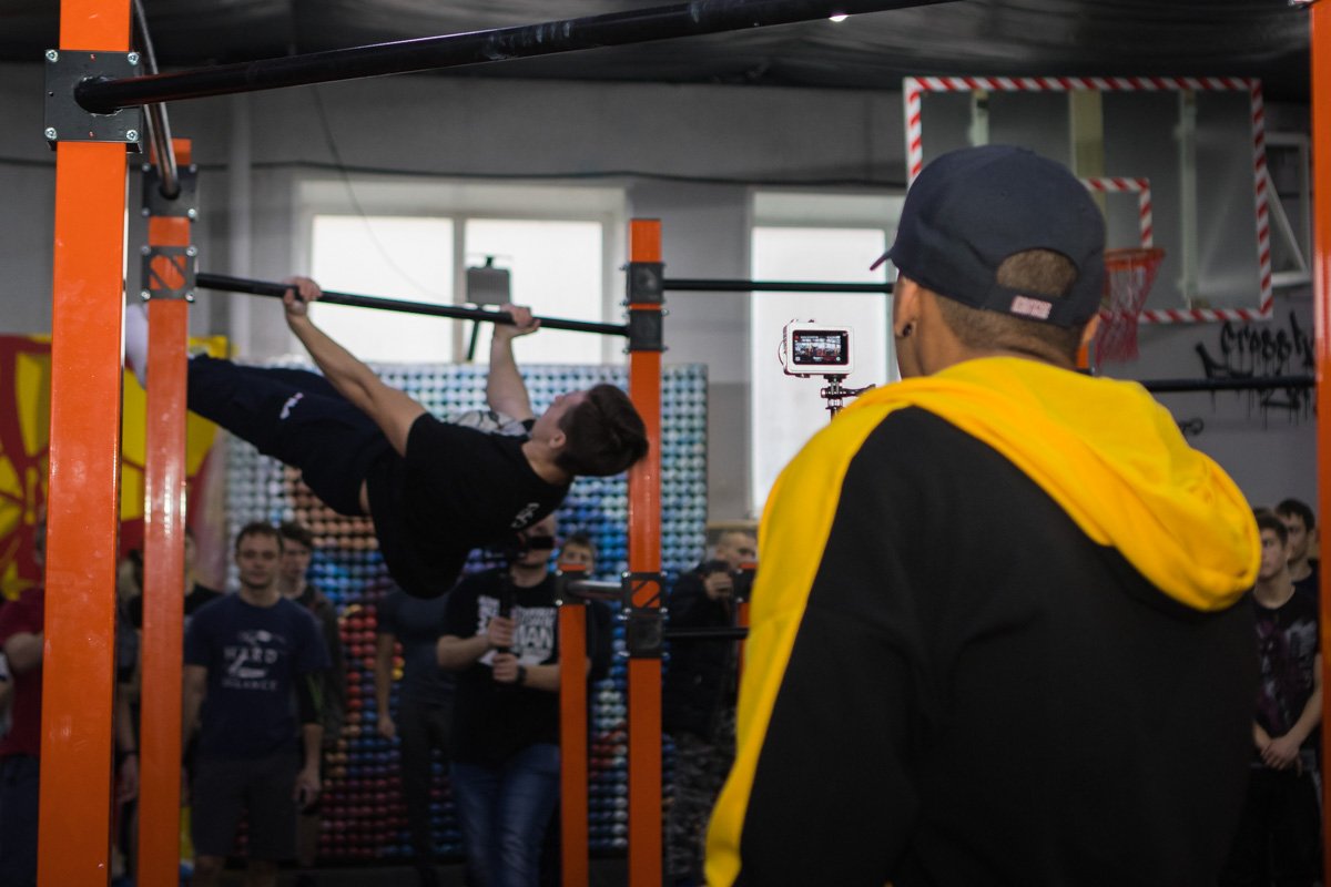 30 оппонентов по парам в течении 30 секунд показывали свои умения перед жюри 30 оппонентов по парам в течении 30 секунд показывали свои умения перед жюри