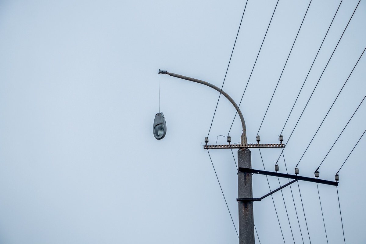 Столб тоже пострадал Столб тоже пострадал