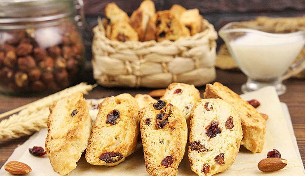 Полезные и вкусные рецепты: как приготовить бискотти с миндалем и сухофруктами 1