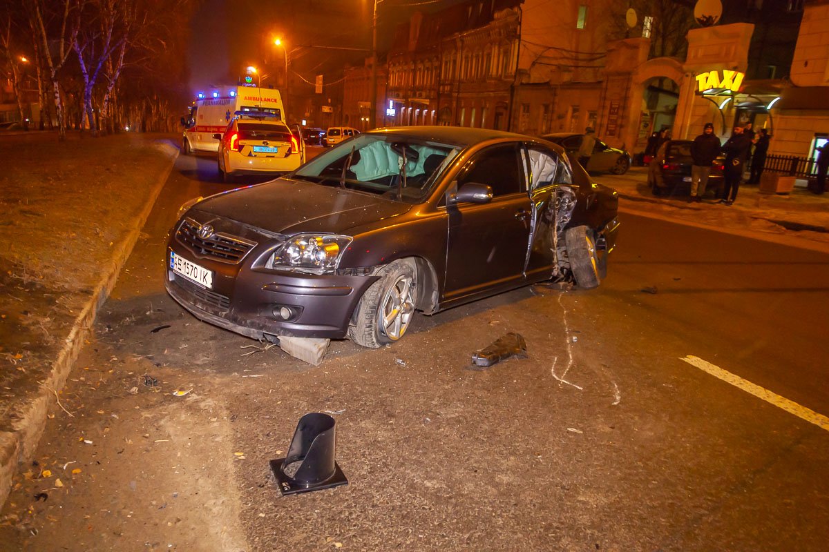 По словам сотрудников патрульной полиции, автомобиль Subaru ехал по улице Ульянова, а Toyota по проспекту Александра Поля