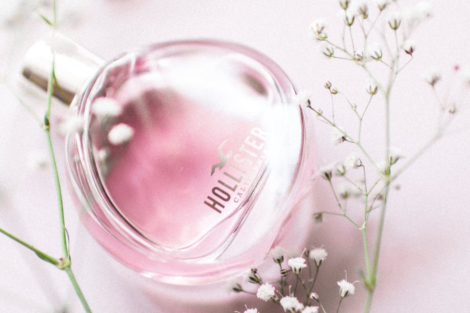 Идеальный подарок к любому празднику: где купить качественные духи со скидкой 2