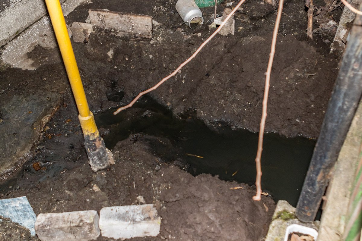 А ведь рядом газовая труба