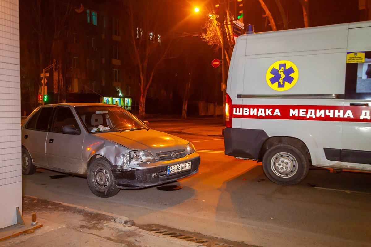 В Днепре на улица Юлиуша Словацкого столкнулись Suzuki и Toyota В Днепре на улица Юлиуша Словацкого столкнулись Suzuki и Toyota