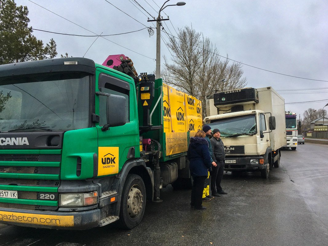 Движение транспорта на это участке дороги не затруднено Движение транспорта на это участке дороги не затруднено