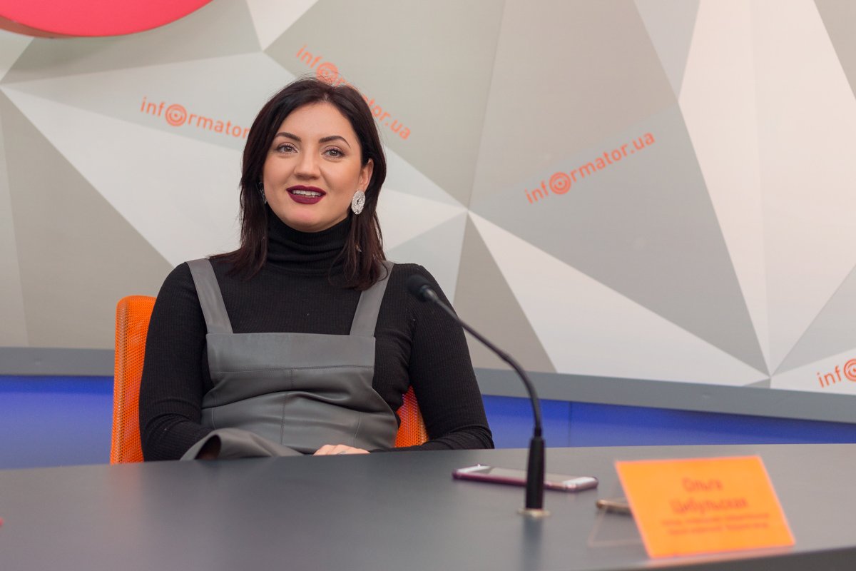 Команда исполнительницы готовится к презентации новой песни Команда исполнительницы готовится к презентации новой песни