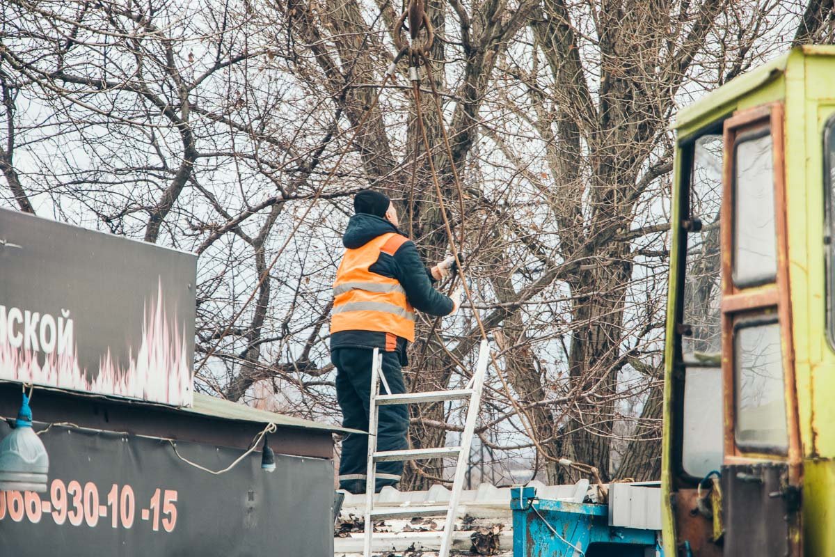 Владелец киоска сказал, что ему не продлили договор аренды Владелец киоска сказал, что ему не продлили договор аренды