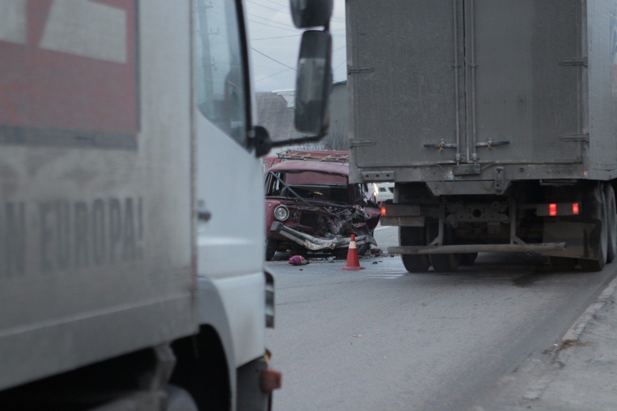 Из-за аварии образовалась пробка 