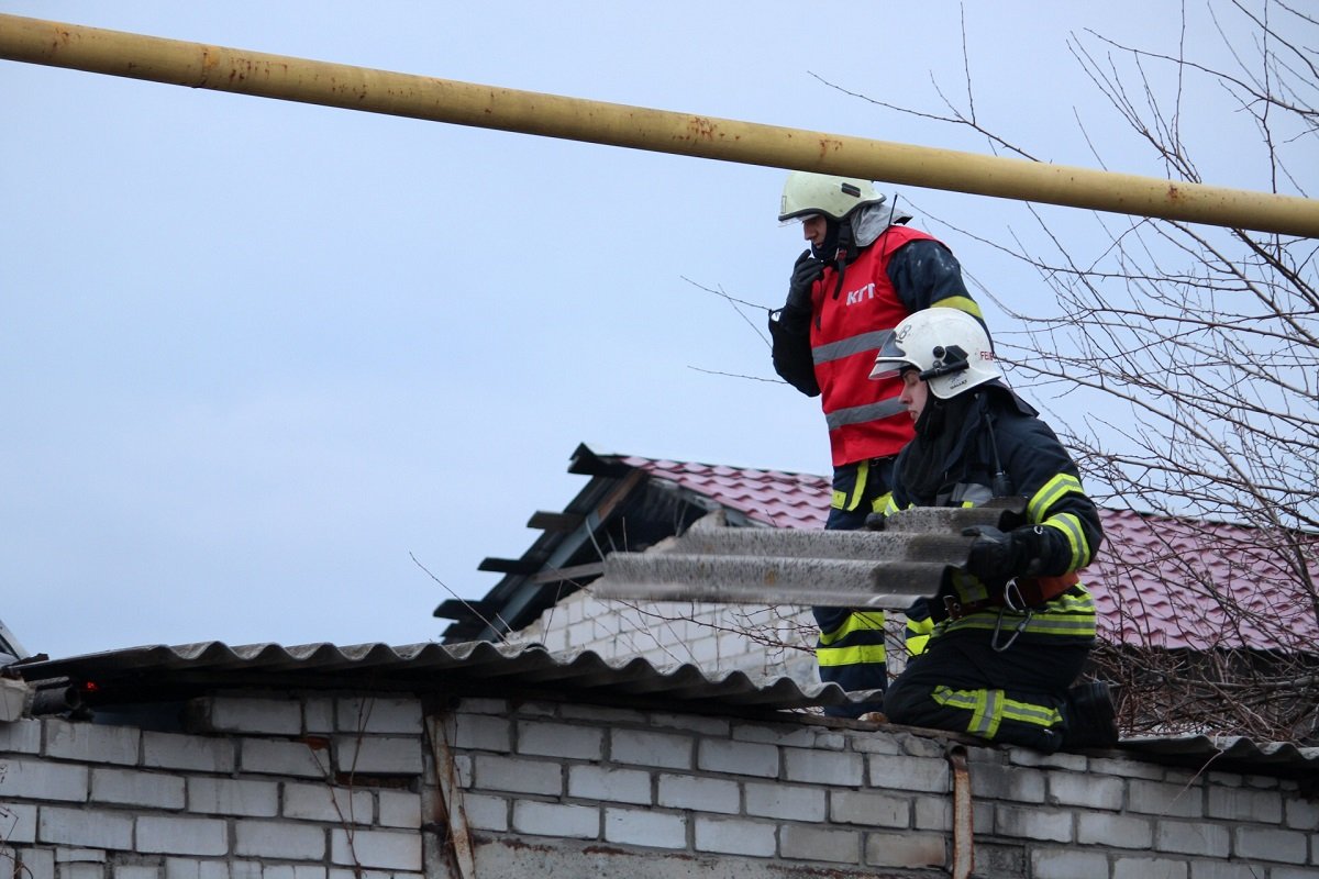 На место немедленно направили спасателей 2, 3 и 18-й пожарно-спасательных частей