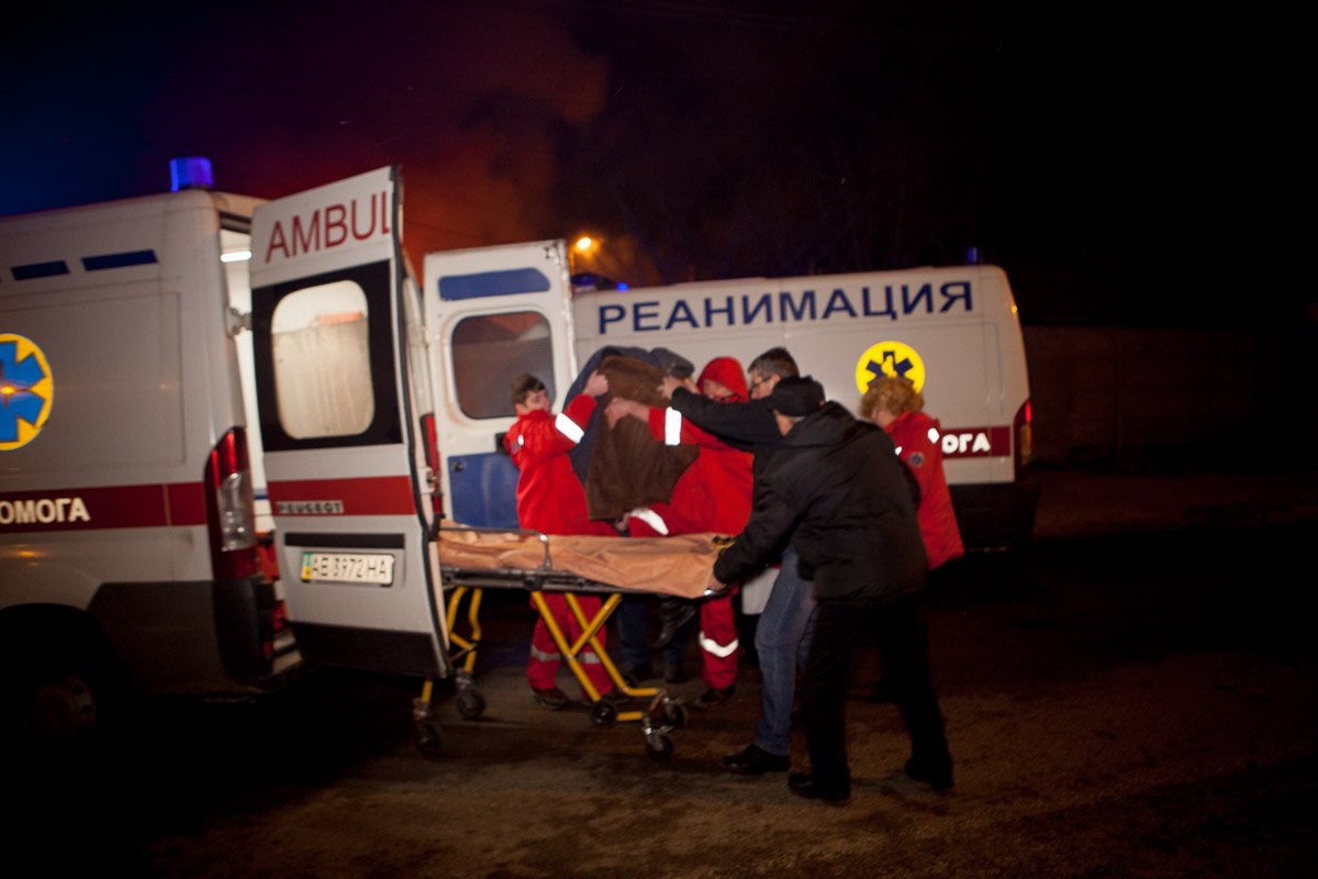 Одну местную жительницу медики госпитализировали в больницу - она замерзла и сильно перенервничала