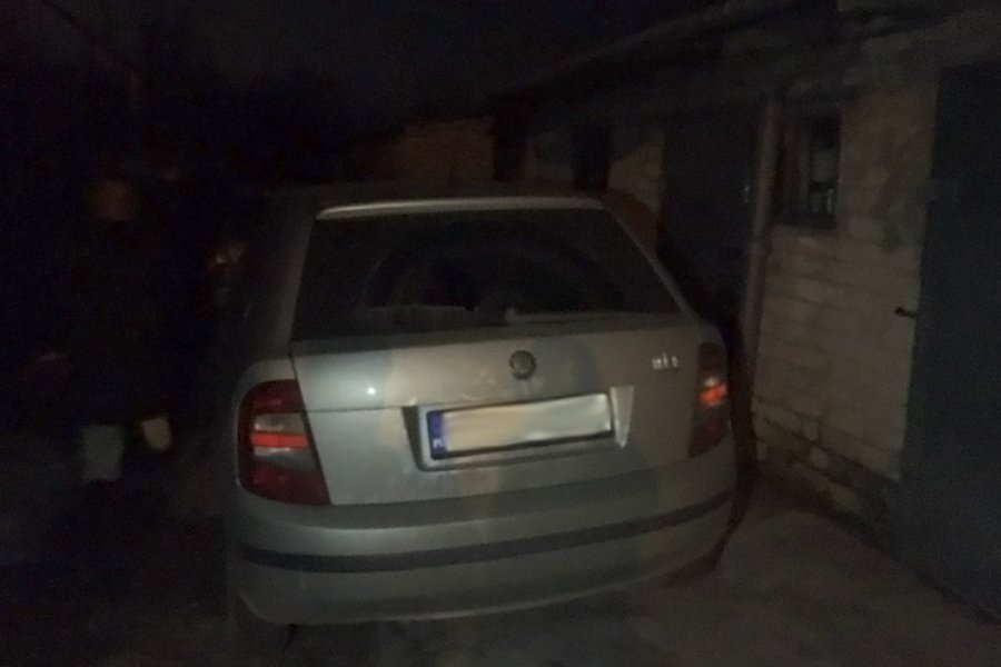 Автомобиль, на котором вероятно мужчины покинули место преступления Автомобиль, на котором вероятно мужчины покинули место преступления