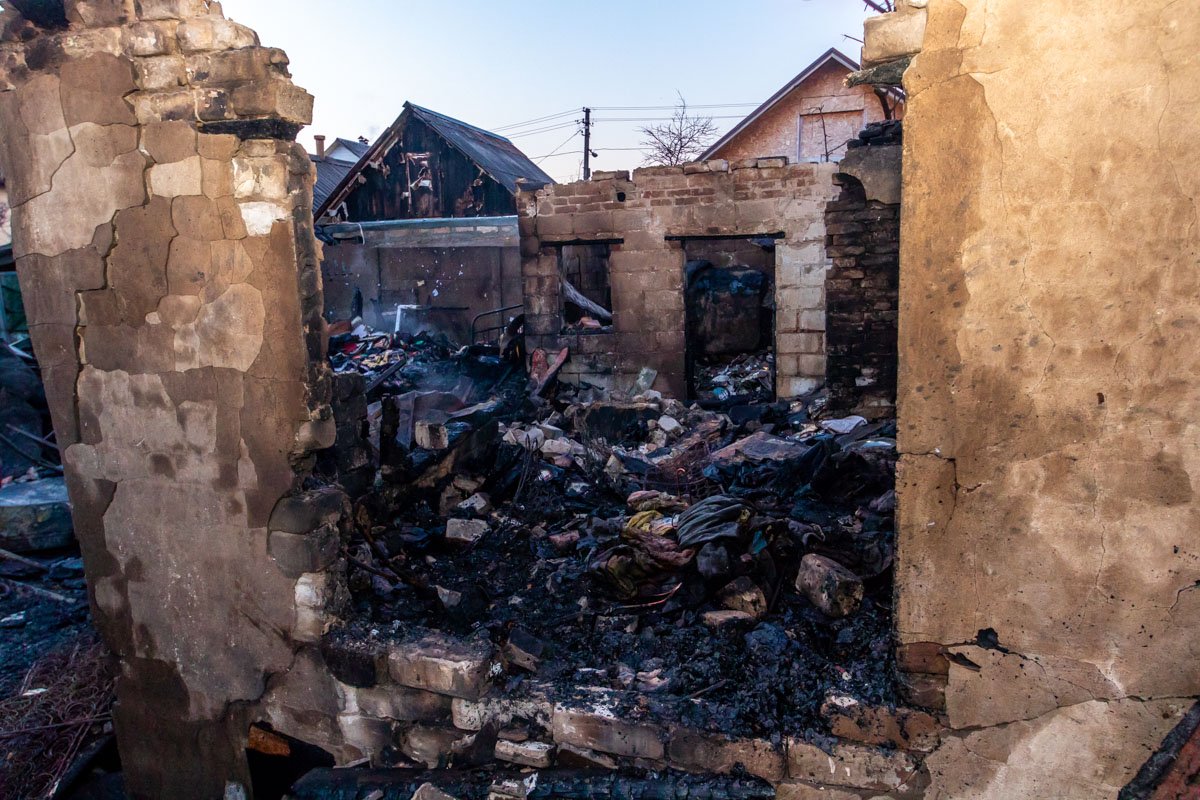 Все документы и ценные вещи уничтожил огонь Все документы и ценные вещи уничтожил огонь