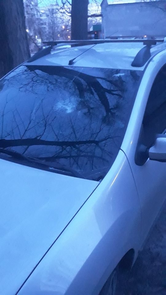 В Днепр вернулся мужчина, который по ночам бьет стекла автомобилей В Днепр вернулся мужчина, который по ночам бьет стекла автомобилей