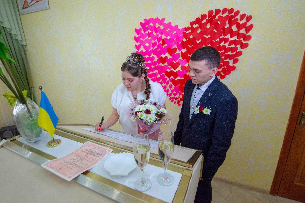 Пара решила расписаться именно в День Влюбленных