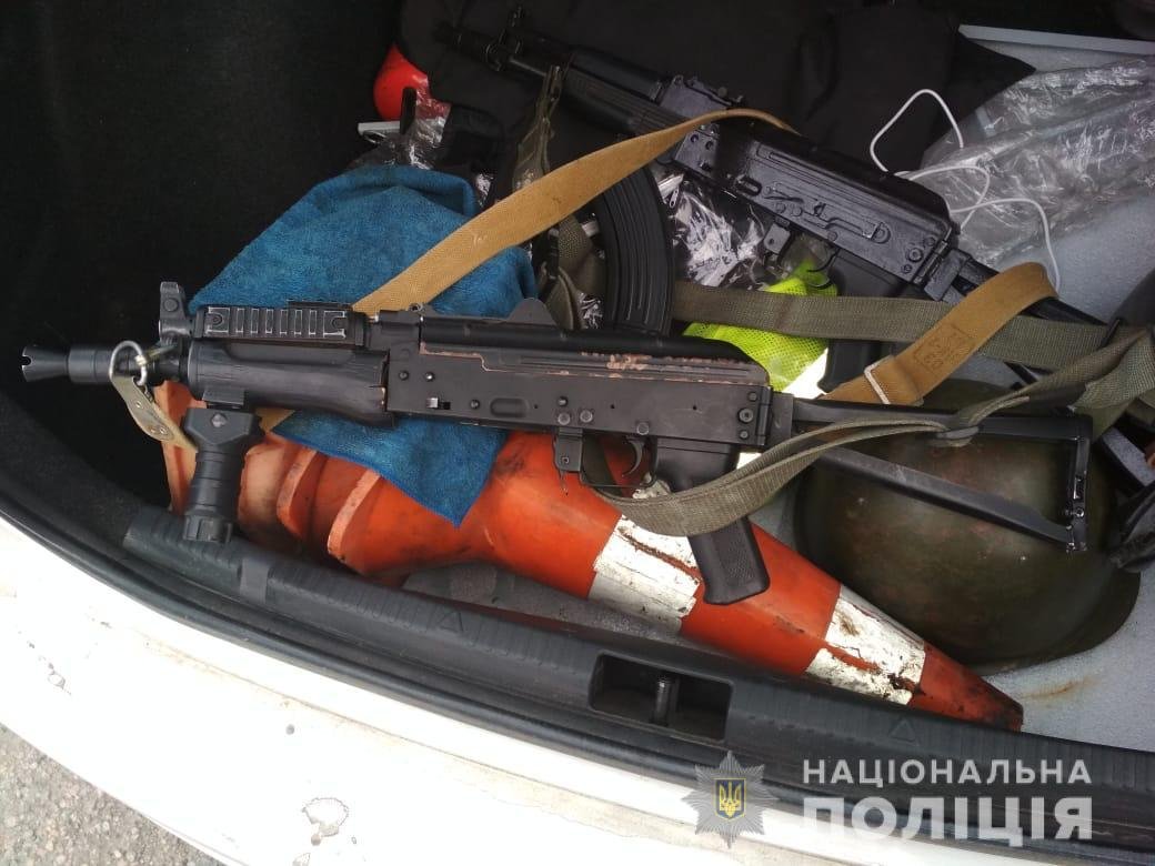 У мужчин нашли оружие