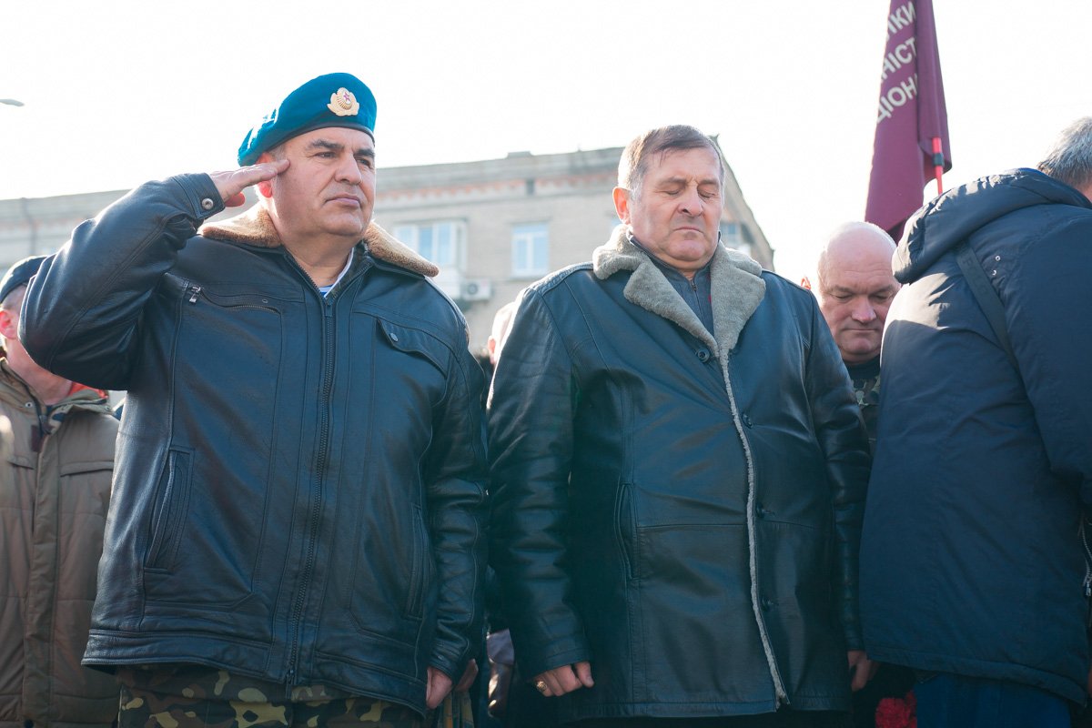 Присутствующие возложили цветы к подножию монумента «Взрыв памяти» Присутствующие возложили цветы к подножию монумента «Взрыв памяти»