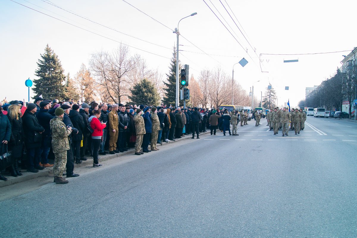 По набережной прошли парадом По набережной прошли парадом