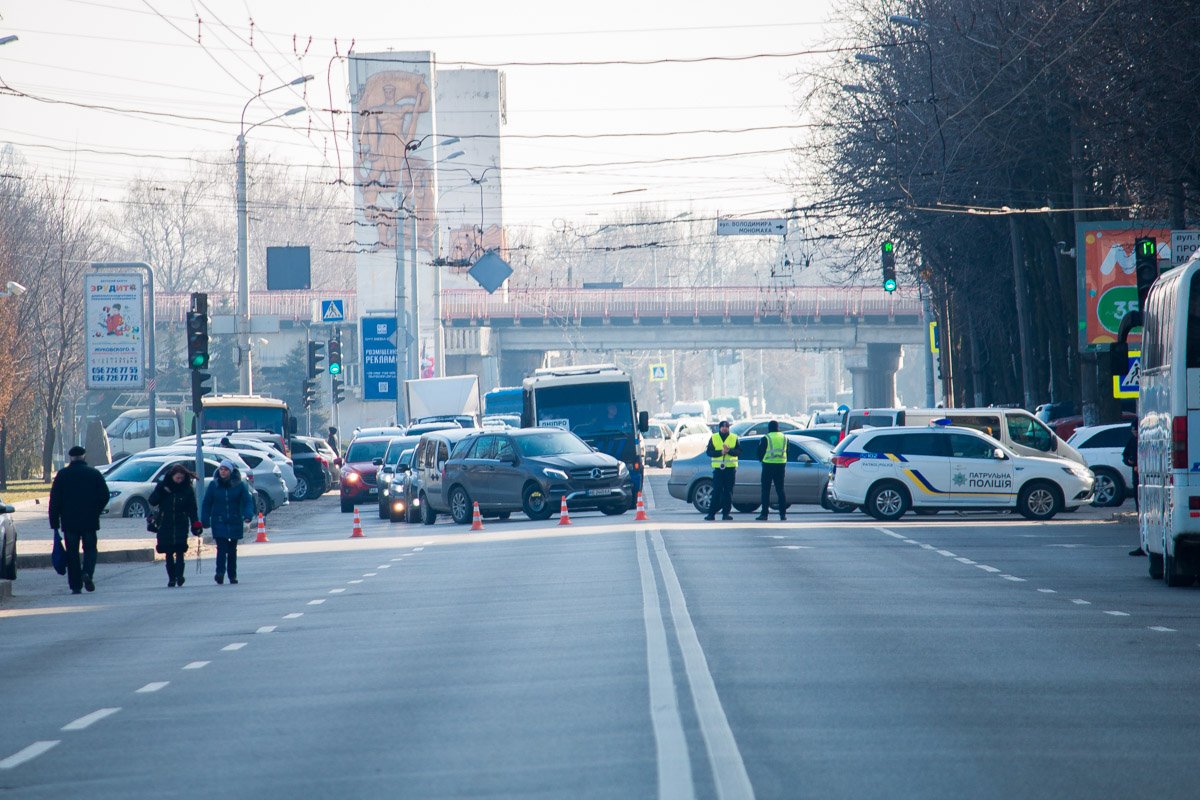 Движение было перекрыто до 12:00 Движение было перекрыто до 12:00