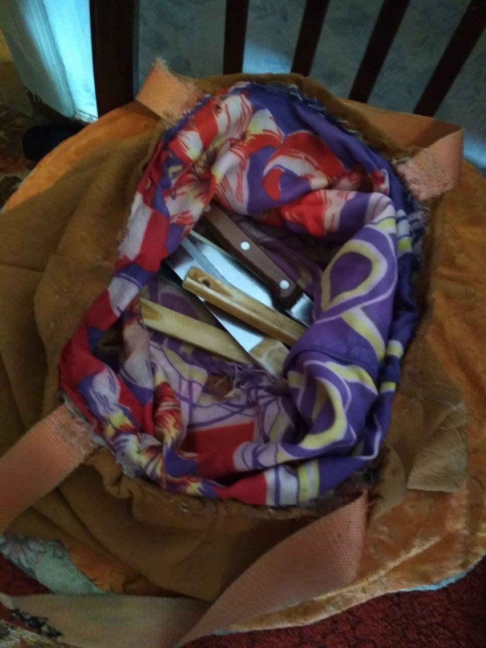 Мужчина вскрыл себе вены Мужчина вскрыл себе вены