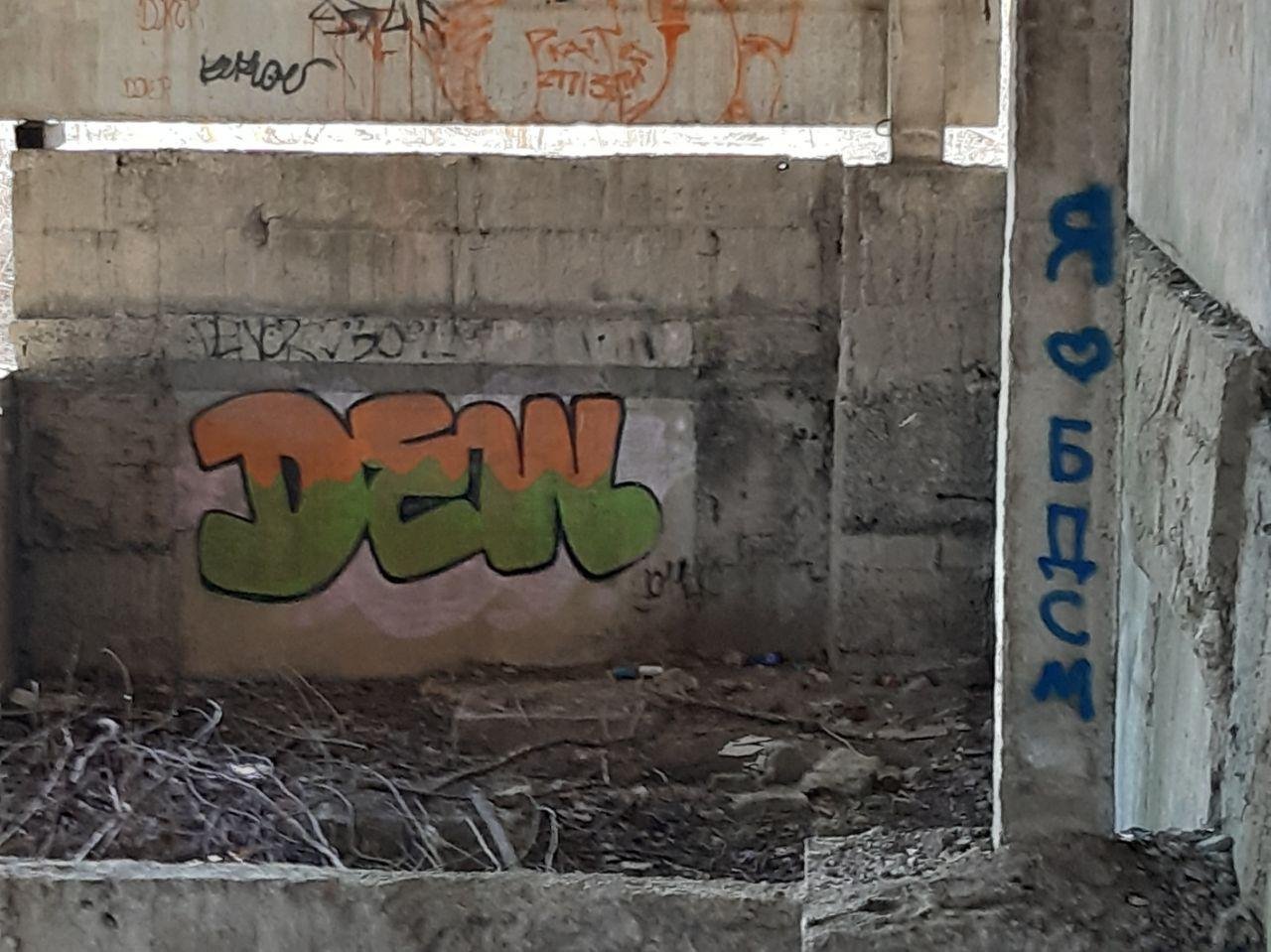 Судя по сводкам новостей в разделе "политика", большинство жителей страны любят... Судя по сводкам новостей в разделе "политика", большинство жителей страны любят...