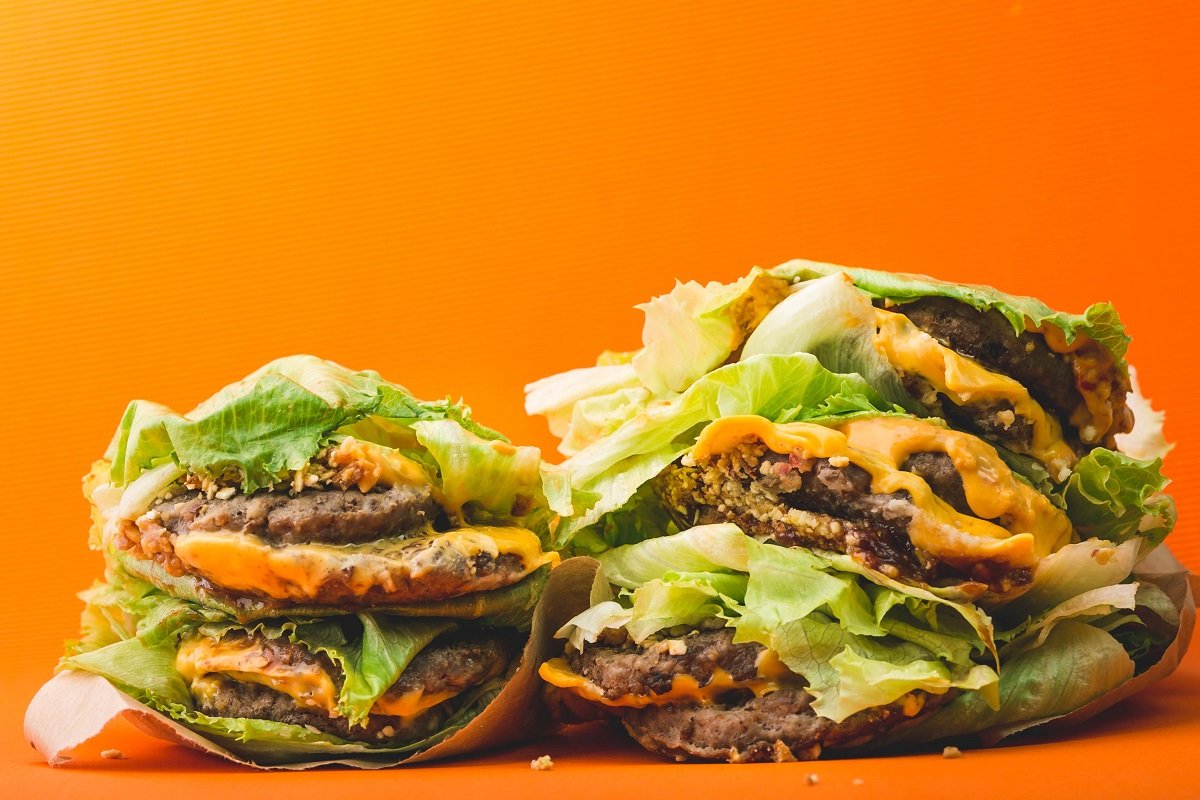 Устрицы, бургеры и сидр – по 1 евро: в Днепре открылся DOGZ&BURGERZ 5