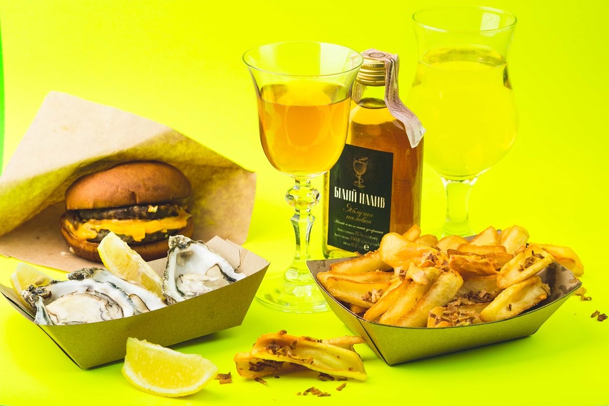 Устрицы, бургеры и сидр – по 1 евро: в Днепре открылся DOGZ&BURGERZ 6