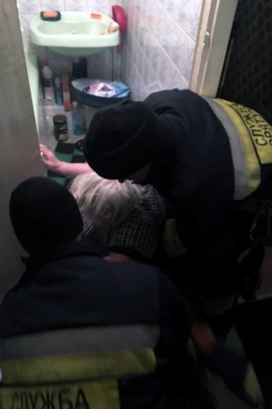 Помогли пожилой женщине