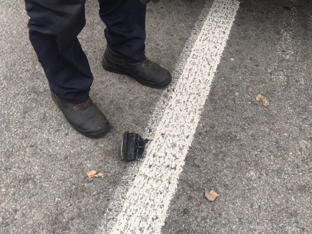 От токоприемника отпала так называемая щечка От токоприемника отпала так называемая щечка