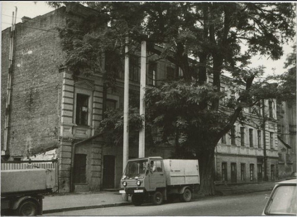 Дом №55 ничем не отличался от соседних домиков на улице Дом №55 ничем не отличался от соседних домиков на улице