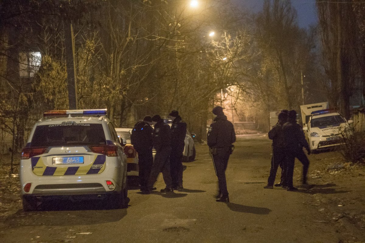 После  того, как подозреваемого задержали, следовали провели обыск в квартире