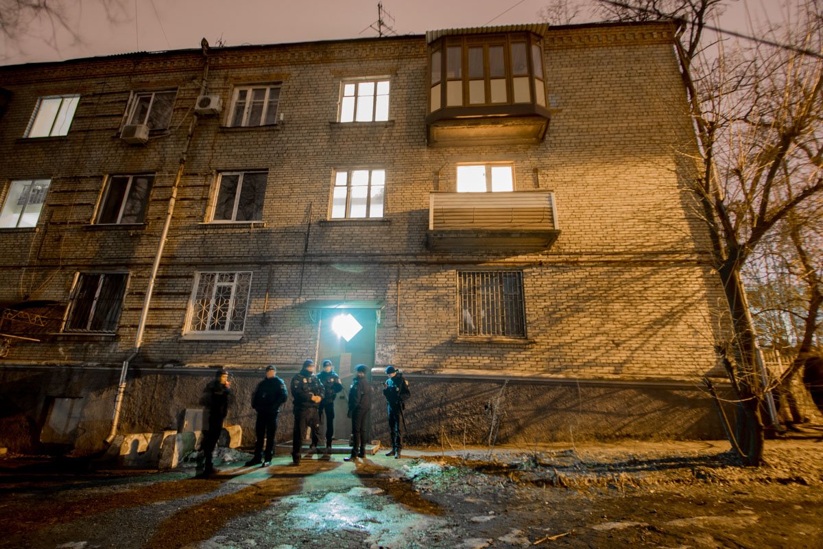 Патрульным пришлось надеть на мужчину наручники и доставить его в Соборное отделение полиции