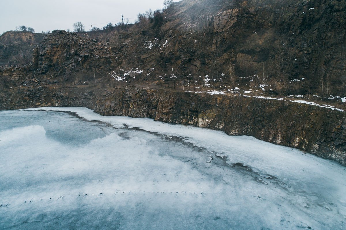 Сантиметр за сантиметром она отвоевывает свою территорию и пытается взять вверх над человеком Сантиметр за сантиметром она отвоевывает свою территорию и пытается взять вверх над человеком