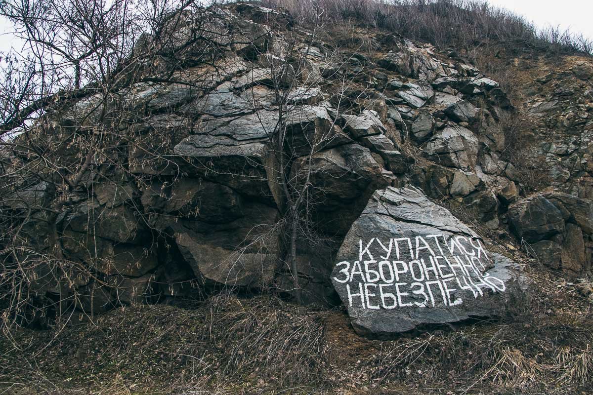 Потому как никто знает, кто живет на дне озера... Потому как никто знает, кто живет на дне озера...