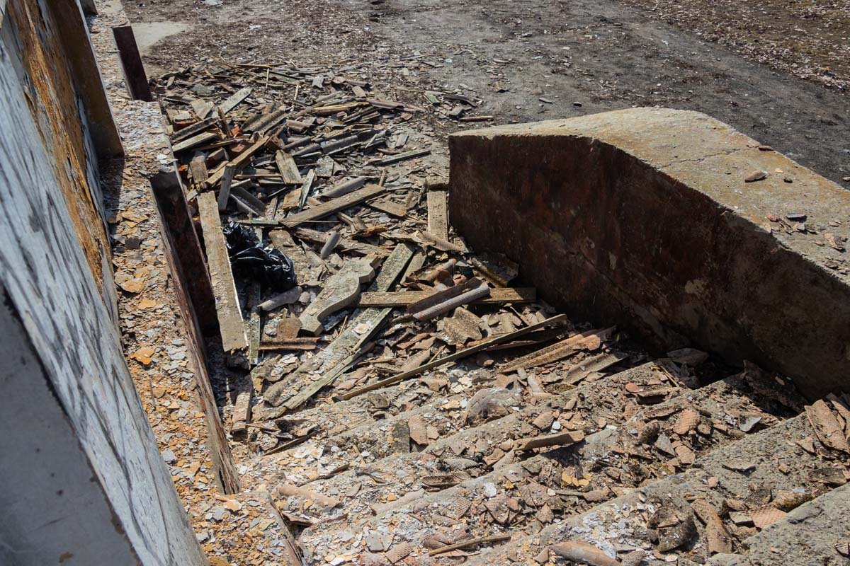 Когда не можешь понять, где заканчивается стадион и где начинается свалка Когда не можешь понять, где заканчивается стадион и где начинается свалка