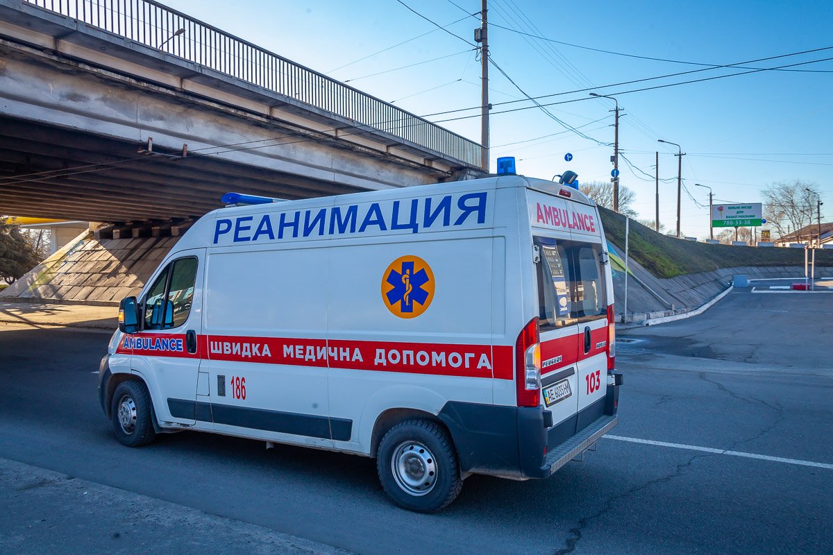 Скорая увезла женщину с подозрением на ушибы ног и грудной клетки