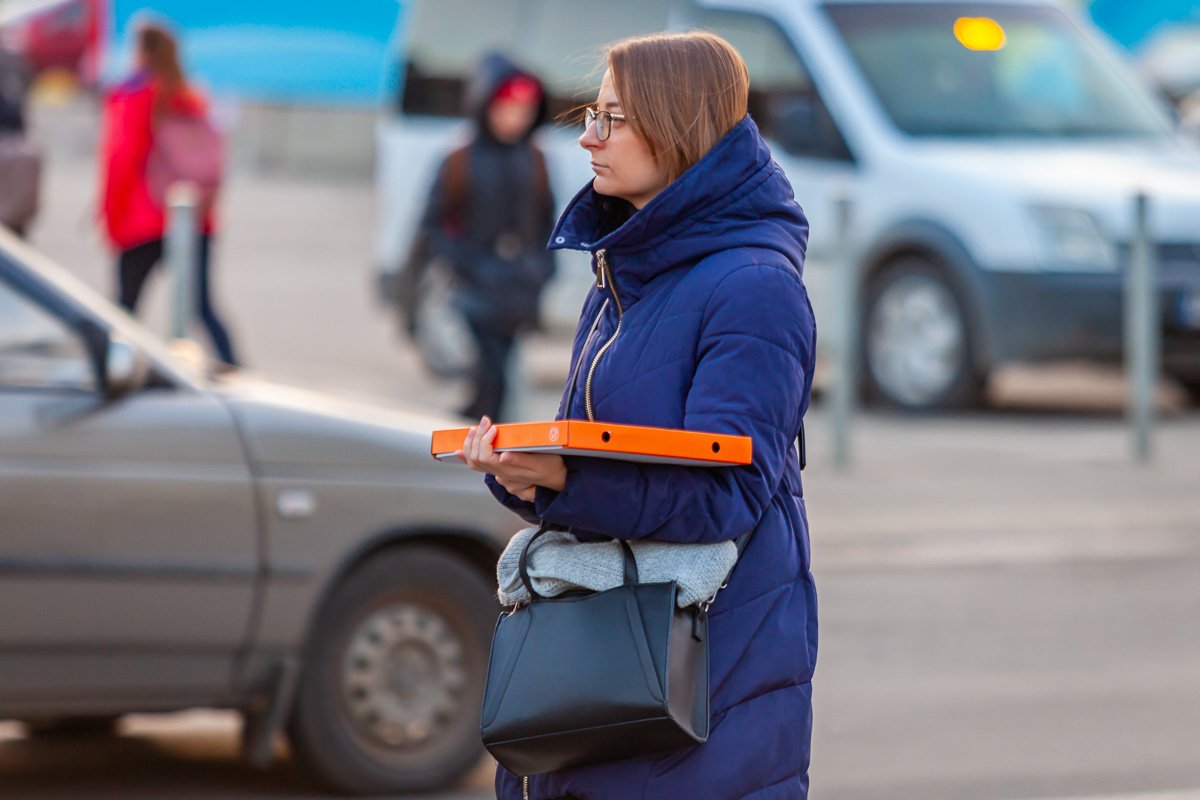 Сложно быть серьезным, когда в руках пахнет пицца Сложно быть серьезным, когда в руках пахнет пицца