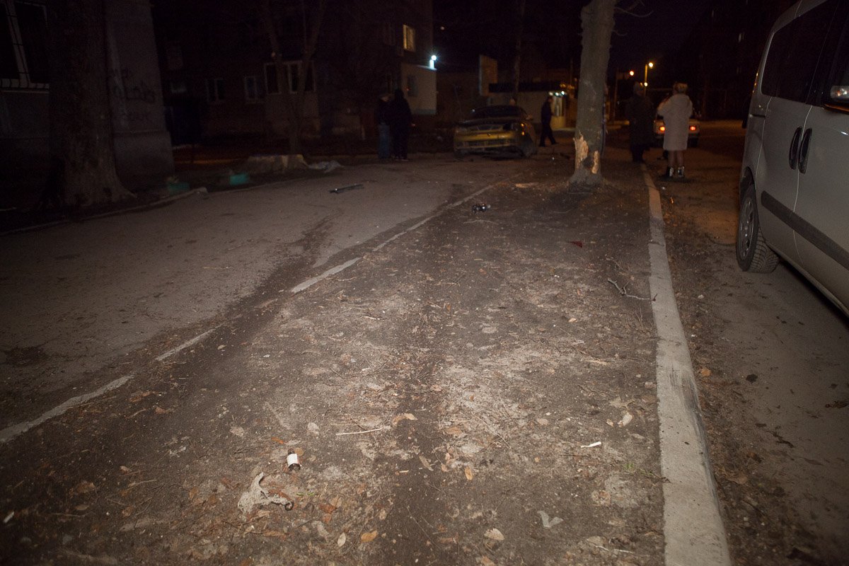 Очевидцы рассказали, что автомобиль ехал по Янгеля на очень большой скорости