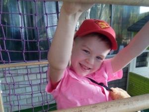 Мальчик нуждается в медикаментах Мальчик нуждается в медикаментах