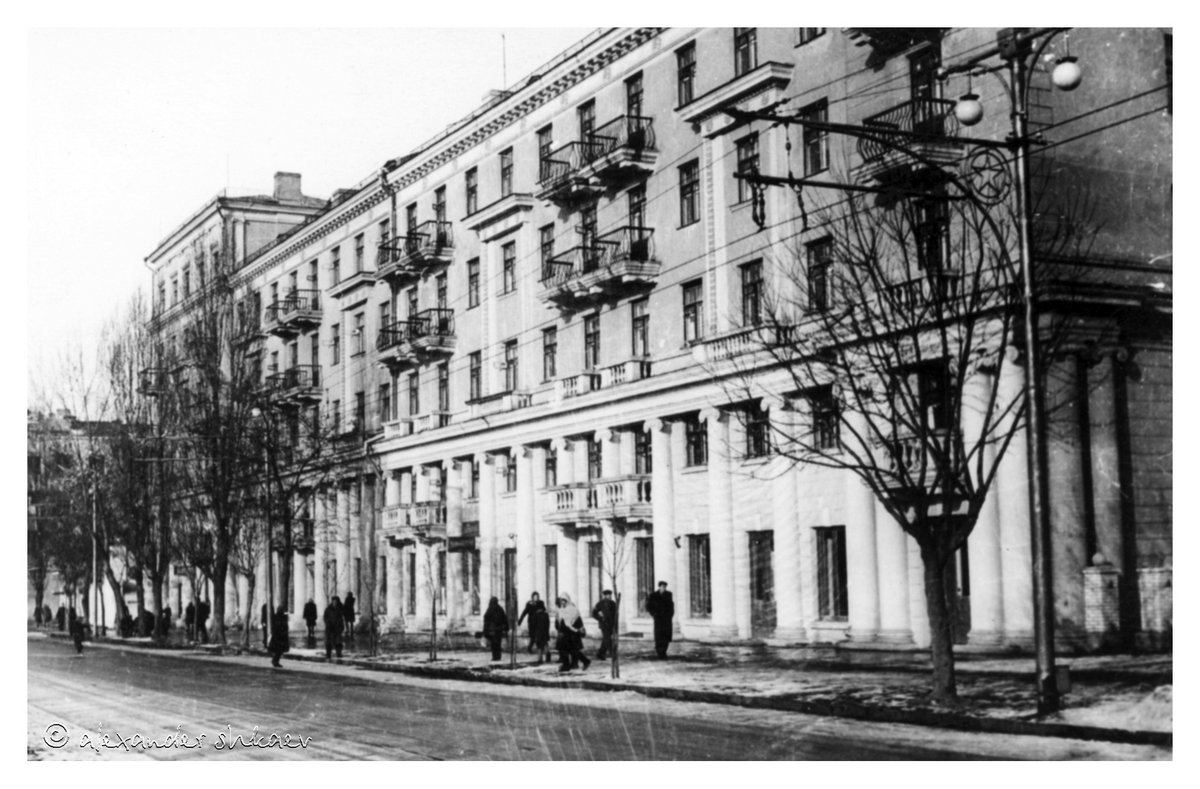 Проспект Яворницкого в сторону вокзала тогда