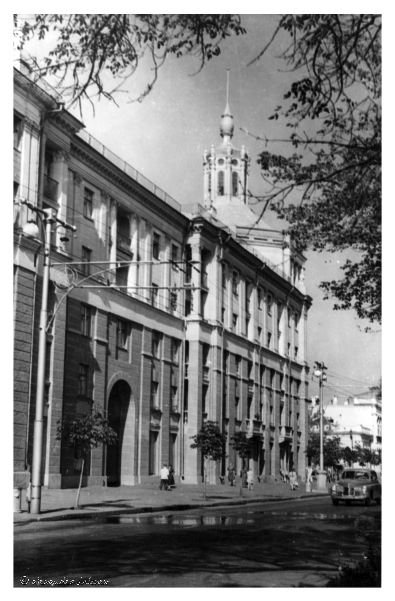 Проспект Яворницкого, недалеко от Фабра, тогда