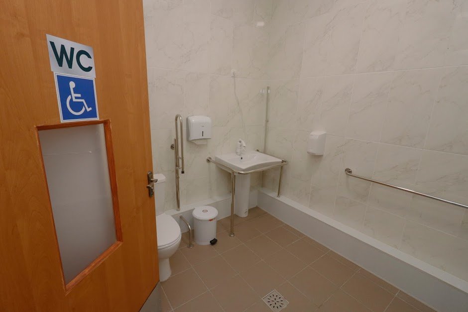 В том числе и в санузлах